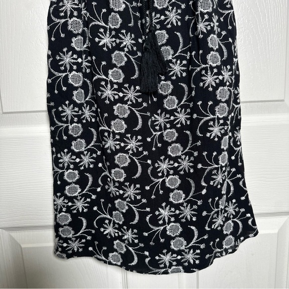 Aqua XS Off-Shoulder Embroidered Boho Black Dress Tiered Ruffle Mini Señorita - Picture 4 of 10